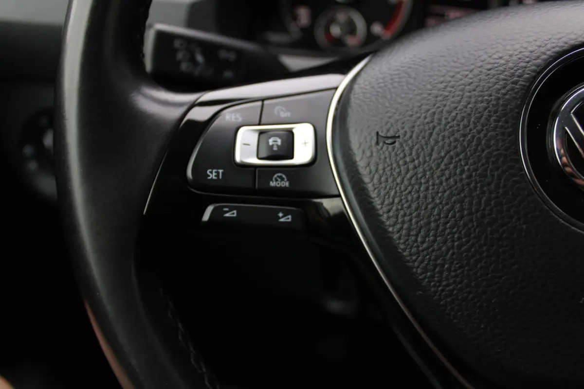 2.0 TDI 180PK L1H1 Exclusive Edition|XENON|NAVI|ACC|RUITVERWARMING|VOLL
