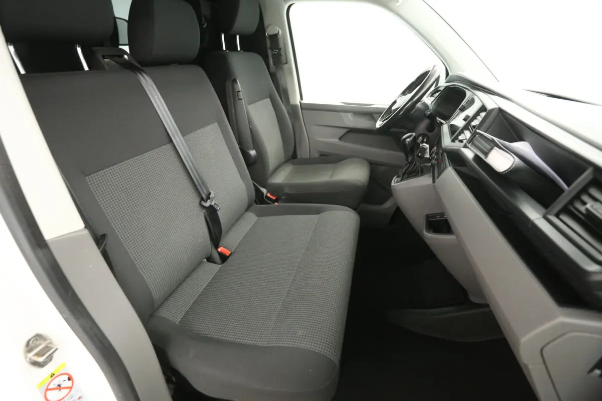 2.0 TDI 150PK L1H1 | Aut. | Airco | Cruise | 3 Zits | Carplay | Navi | Stoelverw. | Trekhaak