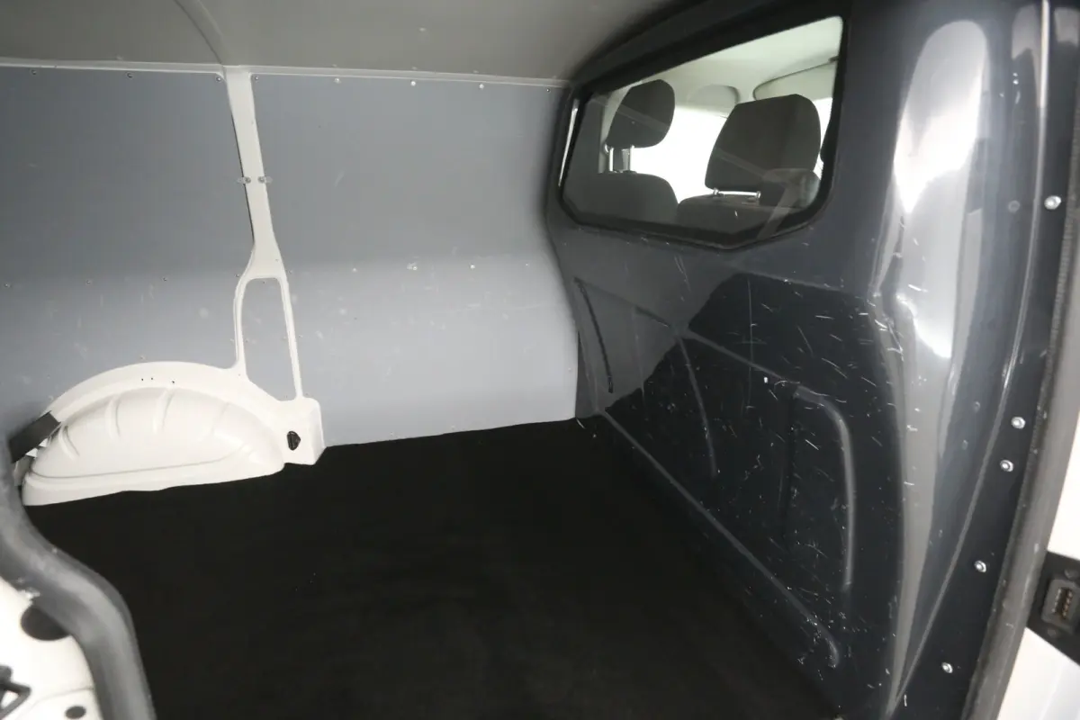 2.0 TDI 150PK L1H1 | Aut. | Airco | Cruise | 3 Zits | Carplay | Navi | Stoelverw. | Trekhaak