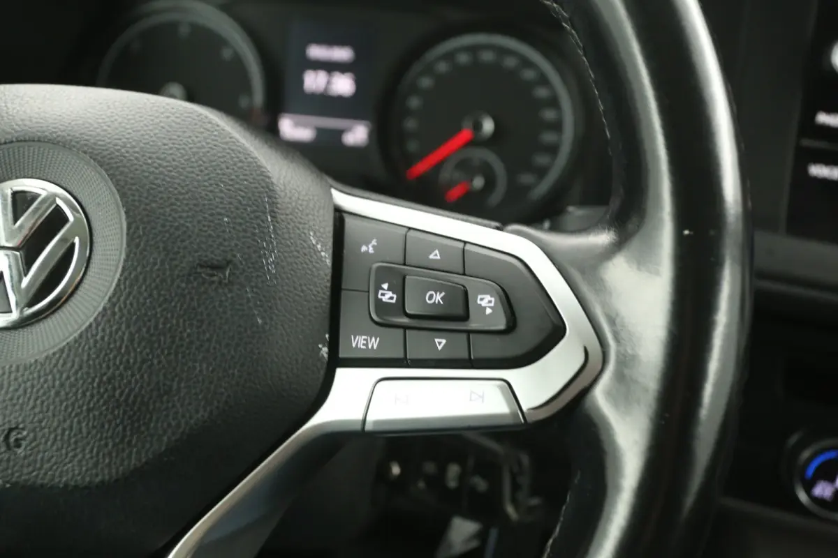 2.0 TDI 150PK L1H1 | Aut. | Airco | Cruise | 3 Zits | Carplay | Navi | Stoelverw. | Trekhaak