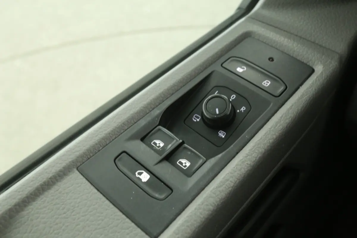 2.0 TDI 150PK L1H1 | Aut. | Airco | Cruise | 3 Zits | Carplay | Navi | Stoelverw. | Trekhaak
