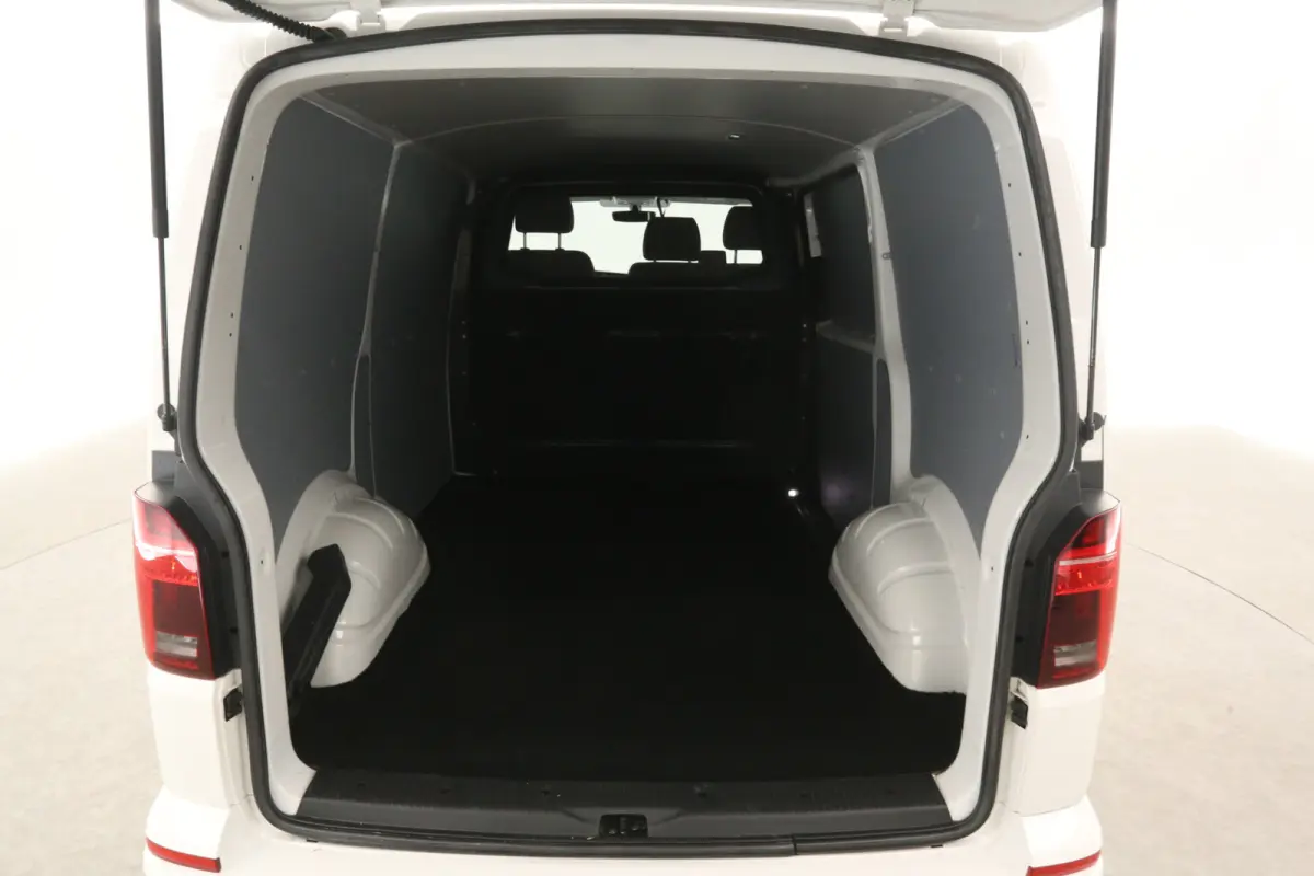 2.0 TDI 150PK L1H1 | Aut. | Airco | Cruise | 3 Zits | Carplay | Navi | Stoelverw. | Trekhaak