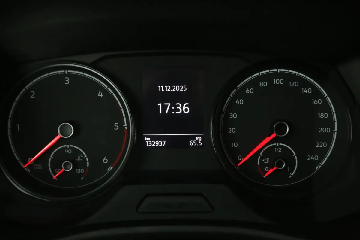 2.0 TDI 150PK L1H1 | Aut. | Airco | Cruise | 3 Zits | Carplay | Navi | Stoelverw. | Trekhaak