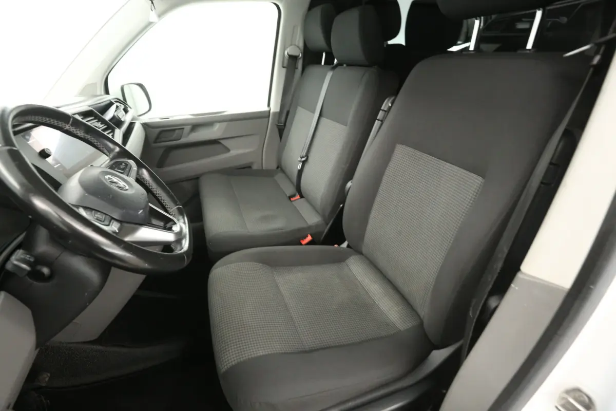 2.0 TDI 150PK L1H1 | Aut. | Airco | Cruise | 3 Zits | Carplay | Navi | Stoelverw. | Trekhaak