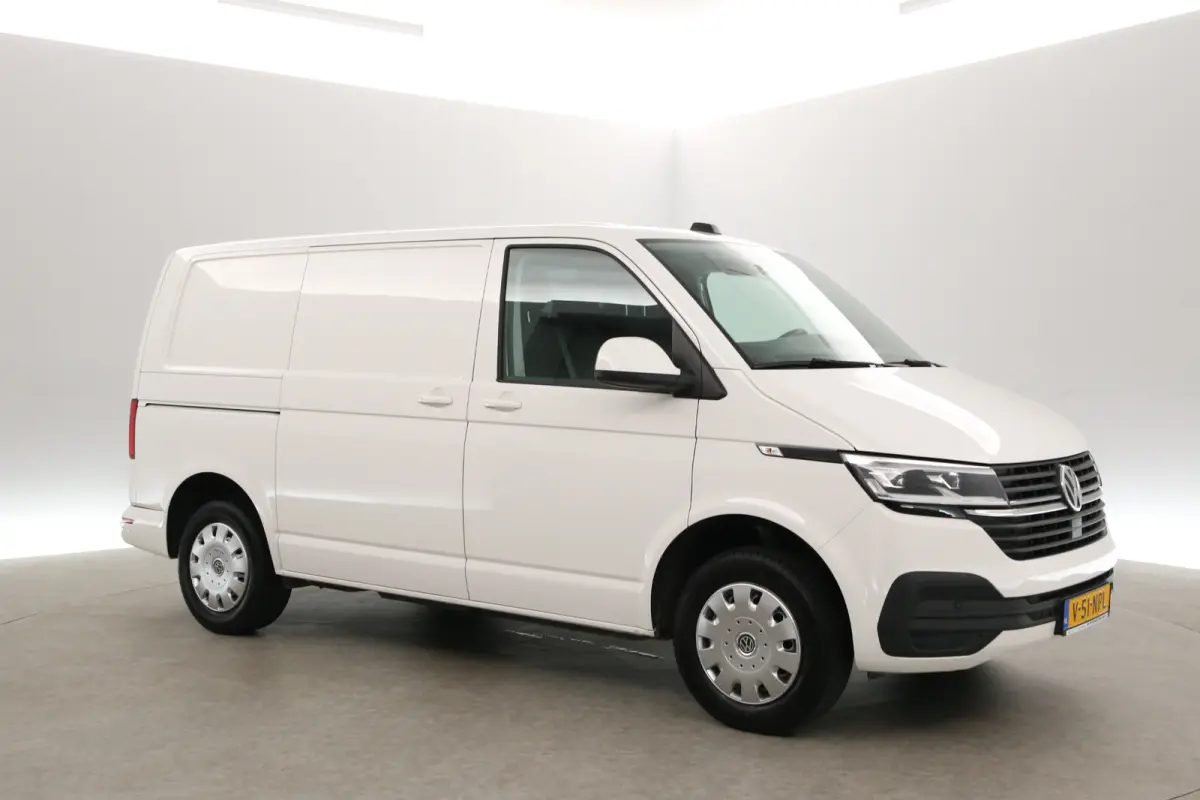 2.0 TDI 150PK L1H1 | Aut. | Airco | Cruise | 3 Zits | Carplay | Navi | Stoelverw. | Trekhaak