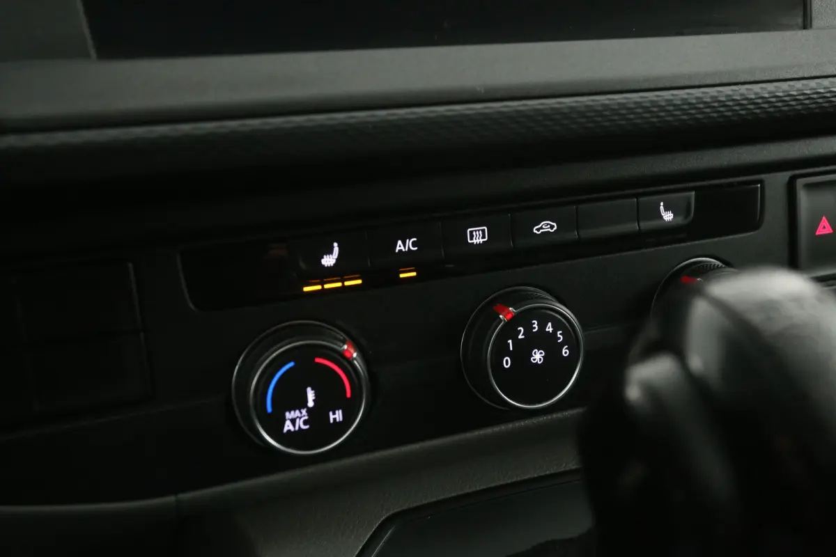2.0 TDI 150PK L1H1 | Aut. | Airco | Cruise | 3 Zits | Carplay | Navi | Stoelverw. | Trekhaak