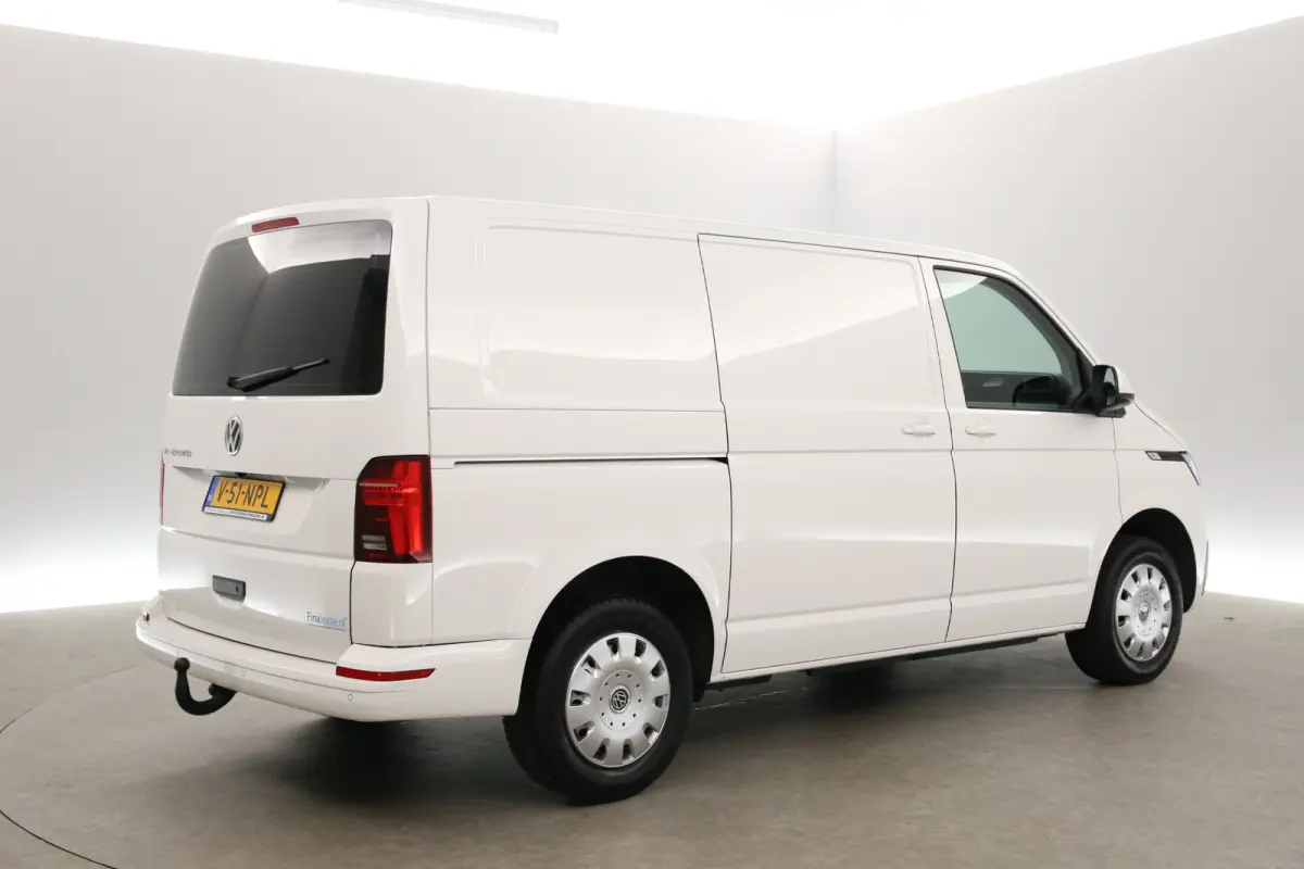 2.0 TDI 150PK L1H1 | Aut. | Airco | Cruise | 3 Zits | Carplay | Navi | Stoelverw. | Trekhaak