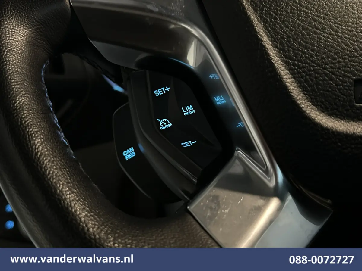 1.5 EcoBlue 101pk L2H1 Euro6 Airco | Camera | Navigatie | Cruisecontrol | 1390kg Trekhaak | Android Auto | Stoelverwarming Verwarmde voorruit, Parkeersensoren