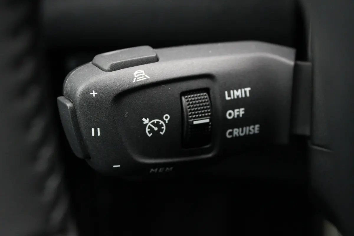 EV Allure Avantage 54 kWh | SOH 97% | Fase 3 laden | NL auto | Navigatie | Camera voor + achter | Adaptieve cruise control |