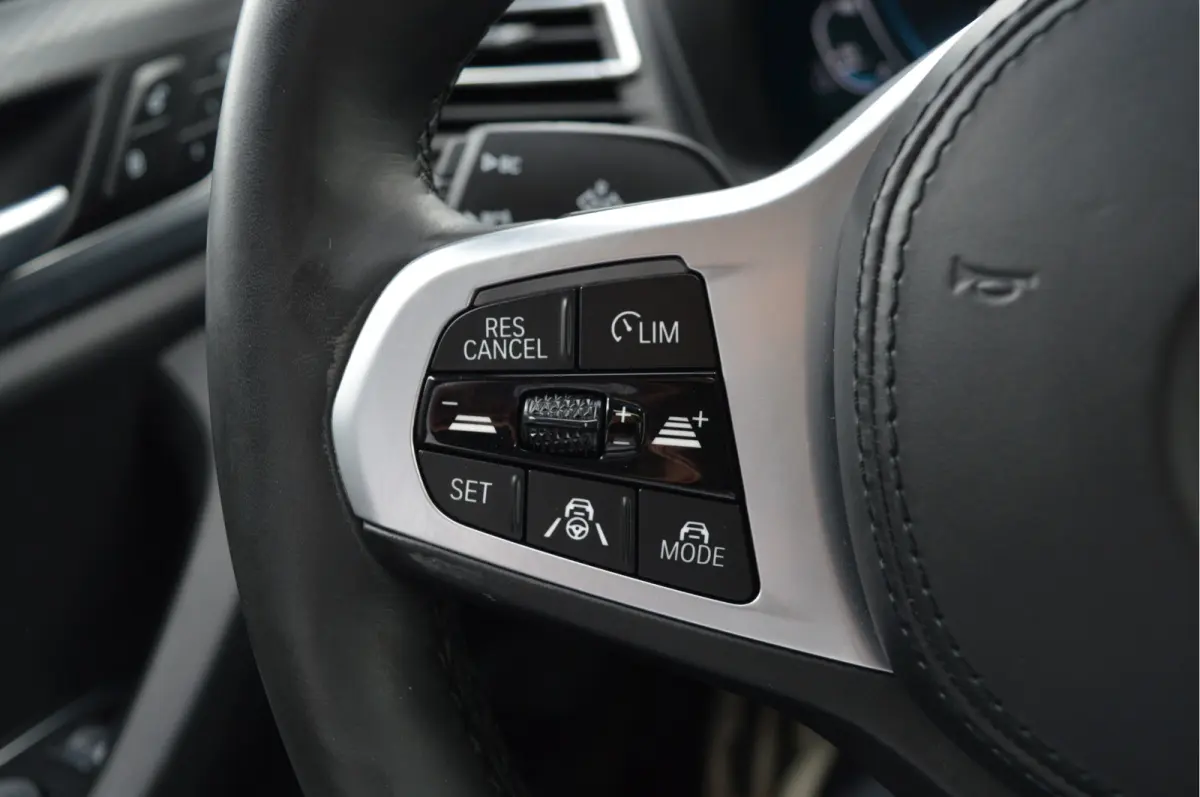 Executive 80 kWh | SOH 98% | M-PAKKET | PANO | ACC |