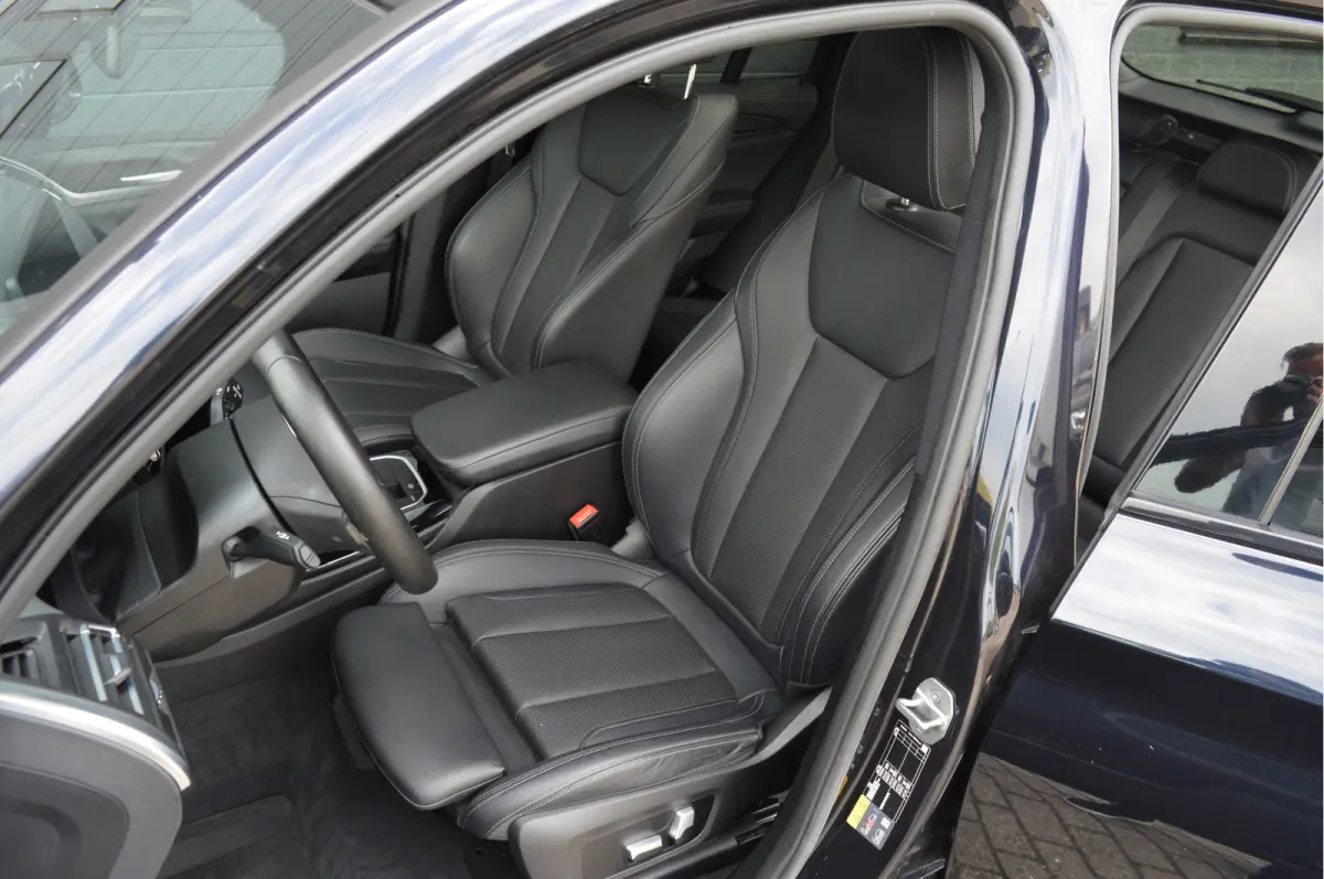 Executive 80 kWh | SOH 98% | M-PAKKET | PANO | ACC |