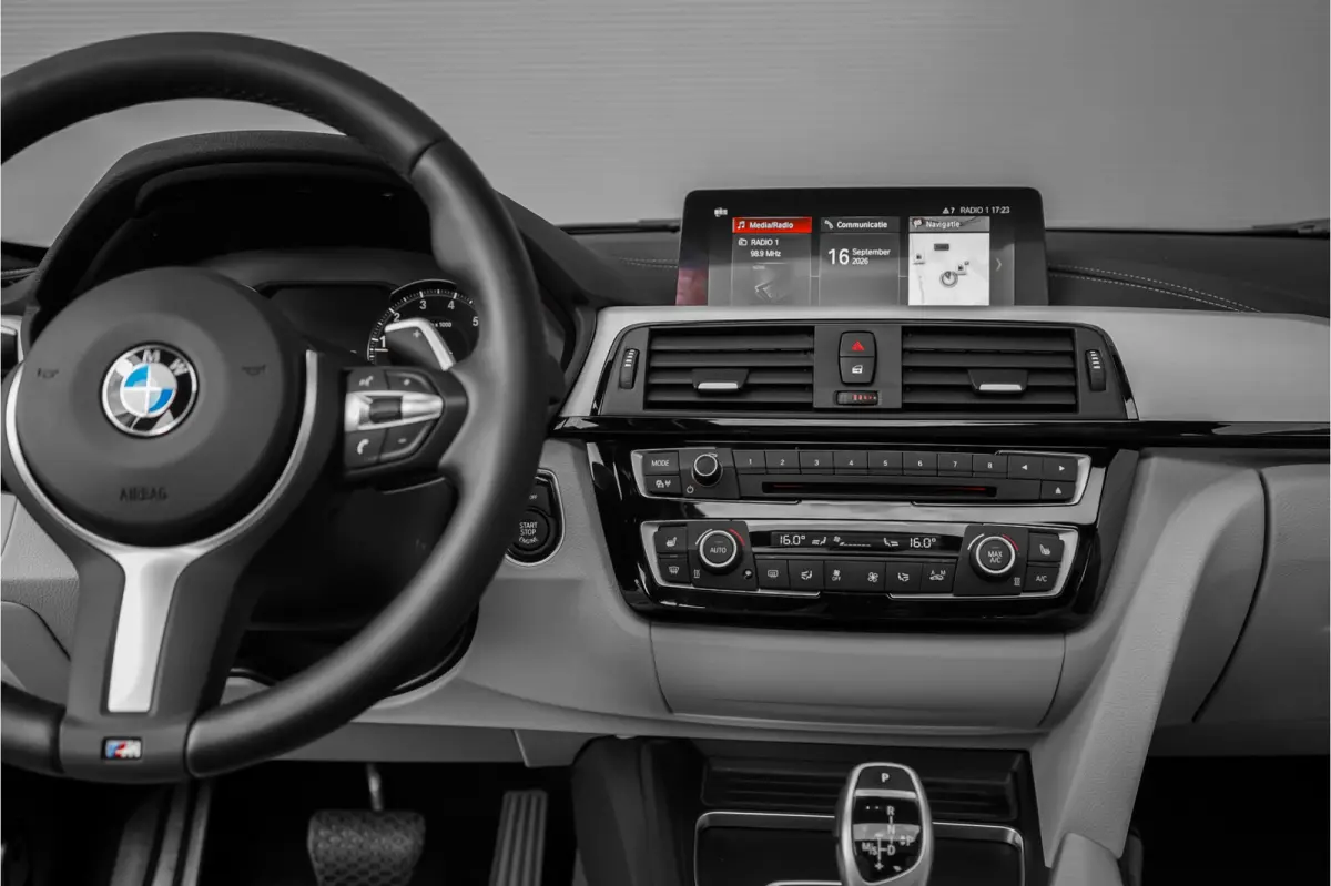 320i Edition M Sport Shadow Pano Camera PDC HiFi 18"