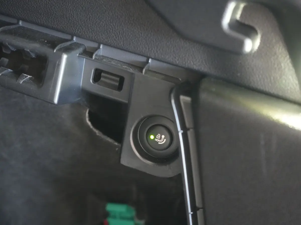 xDrive30e M Sport PHEV 293pk Dealer O.H | Trekhaak Af Fabriek | Camera | Cruise Control | Lederen Sportstoelen Verwarmd | Sfeerverlichting | Apple Carplay | Navigatie | Virtual | DAB | 19"L.