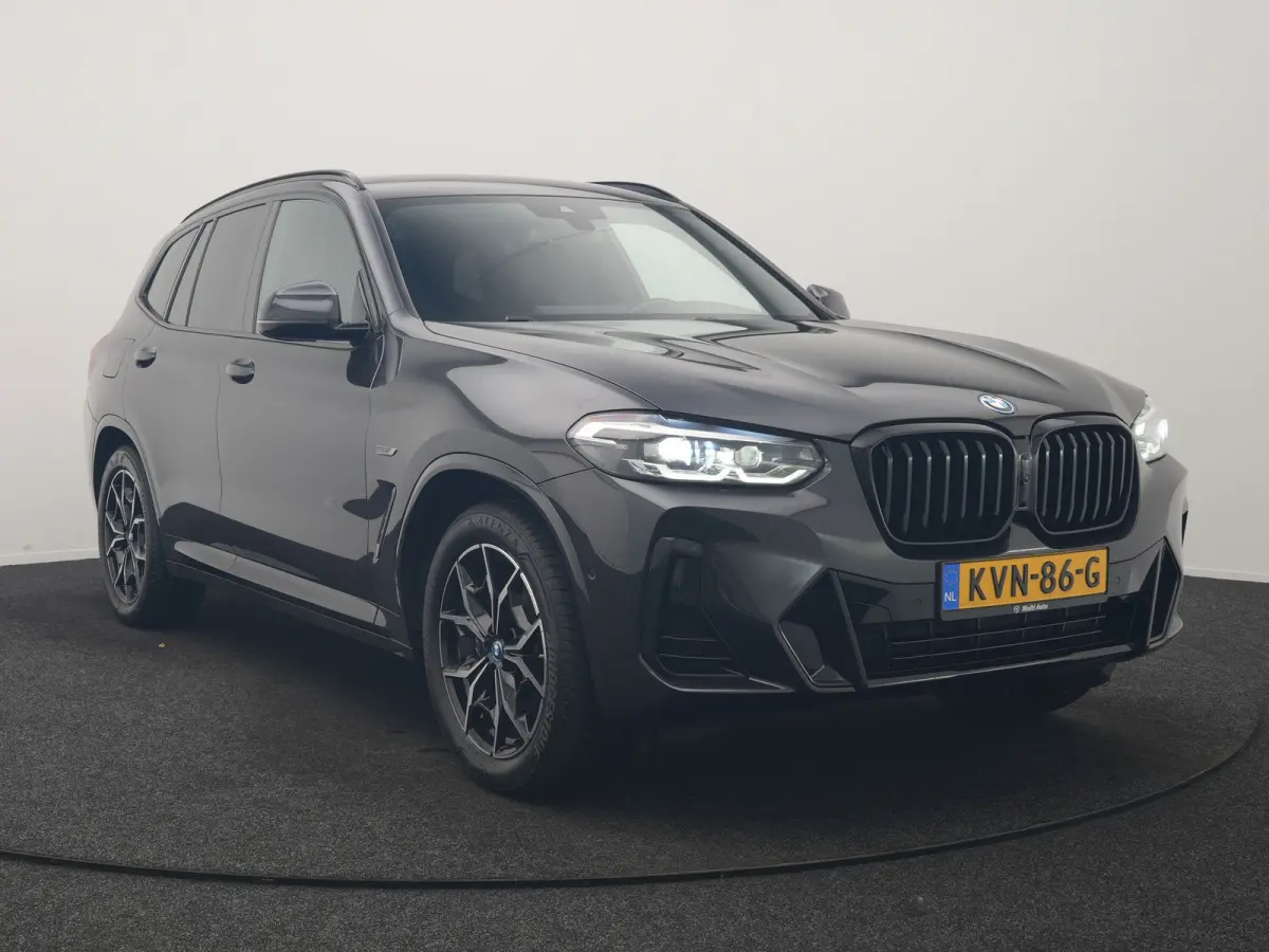 xDrive30e M Sport PHEV 293pk Dealer O.H | Trekhaak Af Fabriek | Camera | Cruise Control | Lederen Sportstoelen Verwarmd | Sfeerverlichting | Apple Carplay | Navigatie | Virtual | DAB | 19"L.