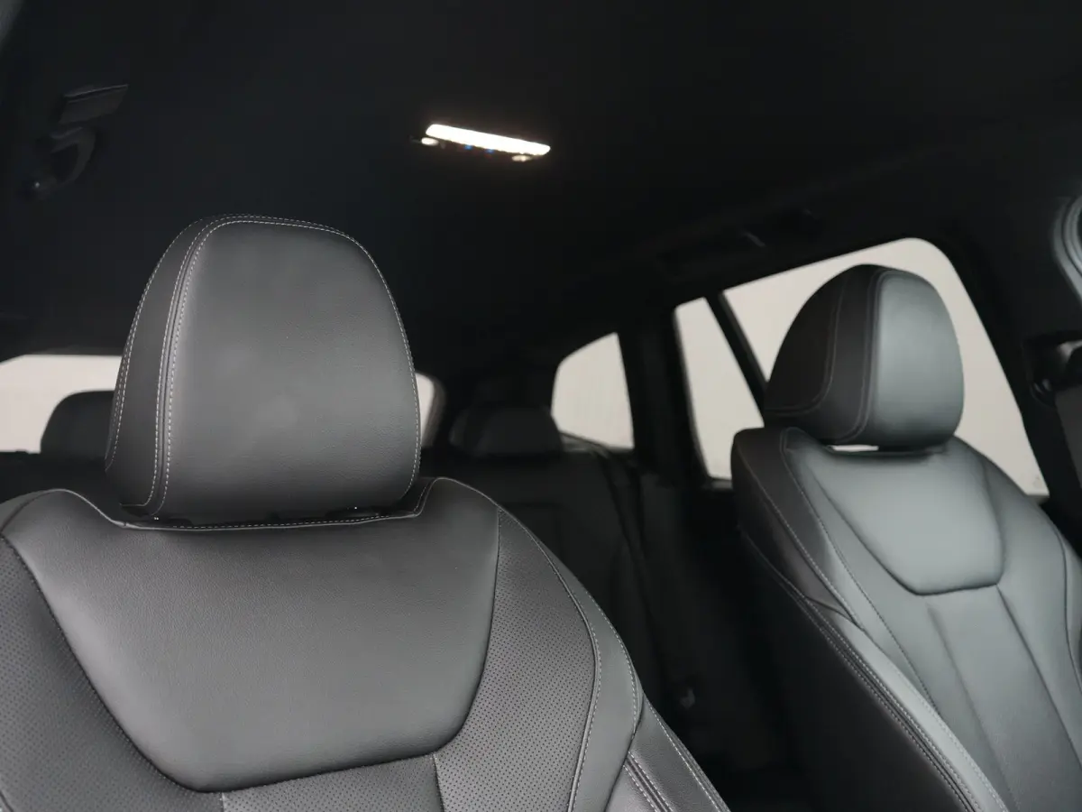 xDrive30e M Sport PHEV 293pk Dealer O.H | Trekhaak Af Fabriek | Camera | Cruise Control | Lederen Sportstoelen Verwarmd | Sfeerverlichting | Apple Carplay | Navigatie | Virtual | DAB | 19"L.