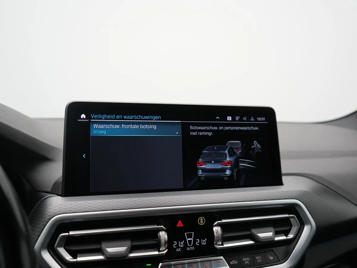 xDrive30e M Sport PHEV 293pk Dealer O.H | Trekhaak Af Fabriek | Camera | Cruise Control | Lederen Sportstoelen Verwarmd | Sfeerverlichting | Apple Carplay | Navigatie | Virtual | DAB | 19"L.