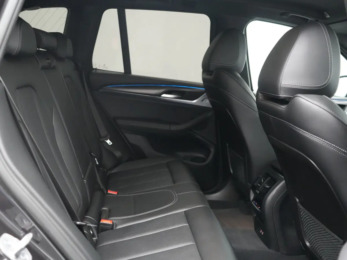xDrive30e M Sport PHEV 293pk Dealer O.H | Trekhaak Af Fabriek | Camera | Cruise Control | Lederen Sportstoelen Verwarmd | Sfeerverlichting | Apple Carplay | Navigatie | Virtual | DAB | 19"L.