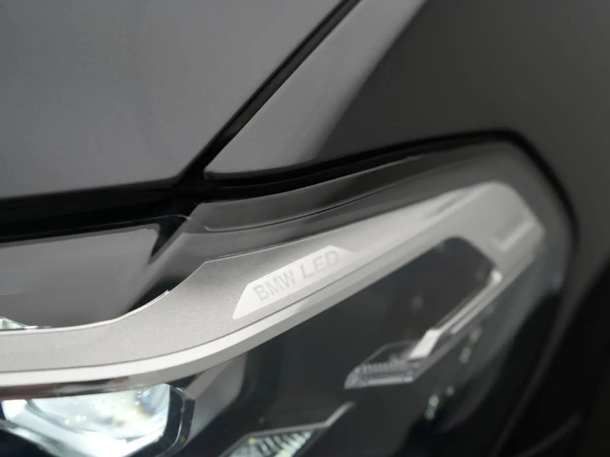 xDrive30e M Sport PHEV 293pk Dealer O.H | Trekhaak Af Fabriek | Camera | Cruise Control | Lederen Sportstoelen Verwarmd | Sfeerverlichting | Apple Carplay | Navigatie | Virtual | DAB | 19"L.