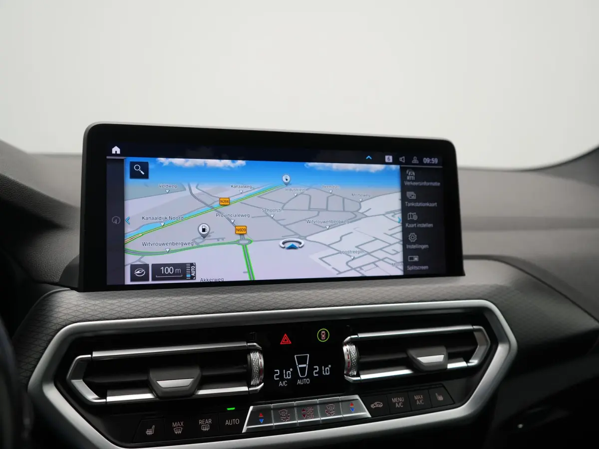 xDrive30e M Sport PHEV 293pk Dealer O.H | Trekhaak Af Fabriek | Camera | Cruise Control | Lederen Sportstoelen Verwarmd | Sfeerverlichting | Apple Carplay | Navigatie | Virtual | DAB | 19"L.