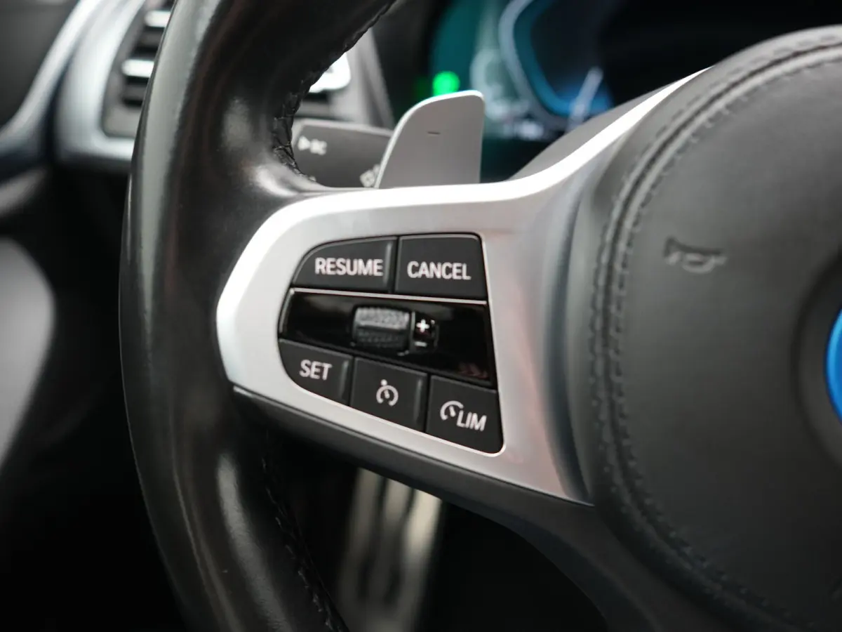 xDrive30e M Sport PHEV 293pk Dealer O.H | Trekhaak Af Fabriek | Camera | Cruise Control | Lederen Sportstoelen Verwarmd | Sfeerverlichting | Apple Carplay | Navigatie | Virtual | DAB | 19"L.