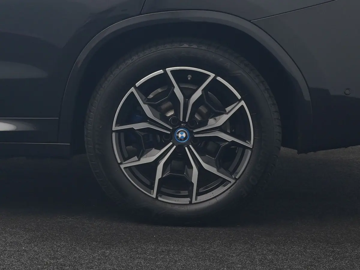xDrive30e M Sport PHEV 293pk Dealer O.H | Trekhaak Af Fabriek | Camera | Cruise Control | Lederen Sportstoelen Verwarmd | Sfeerverlichting | Apple Carplay | Navigatie | Virtual | DAB | 19"L.