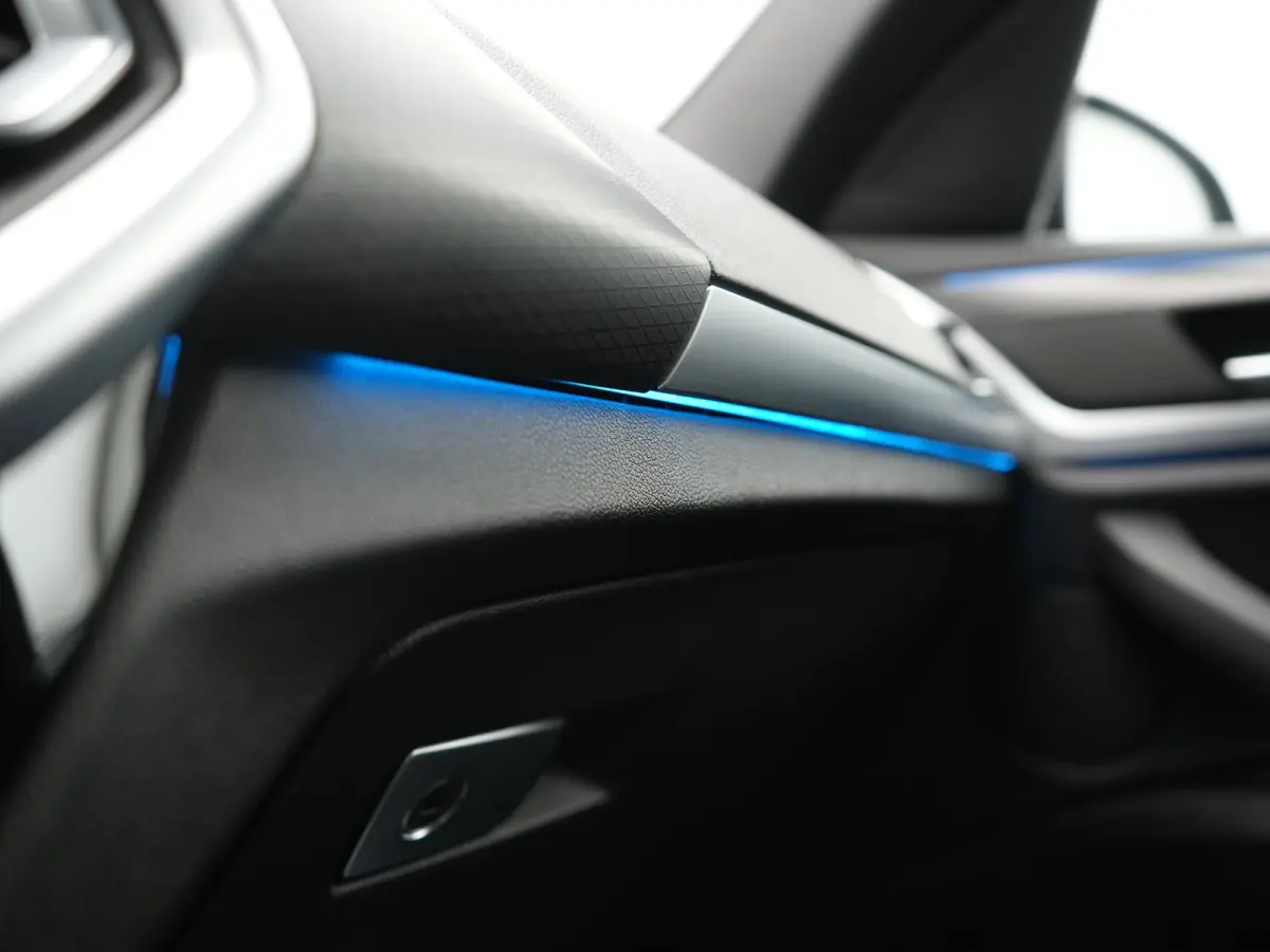xDrive30e M Sport PHEV 293pk Dealer O.H | Trekhaak Af Fabriek | Camera | Cruise Control | Lederen Sportstoelen Verwarmd | Sfeerverlichting | Apple Carplay | Navigatie | Virtual | DAB | 19"L.