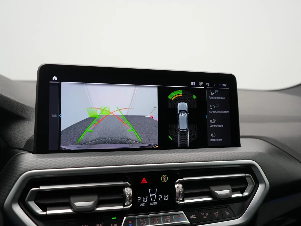 xDrive30e M Sport PHEV 293pk Dealer O.H | Trekhaak Af Fabriek | Camera | Cruise Control | Lederen Sportstoelen Verwarmd | Sfeerverlichting | Apple Carplay | Navigatie | Virtual | DAB | 19"L.