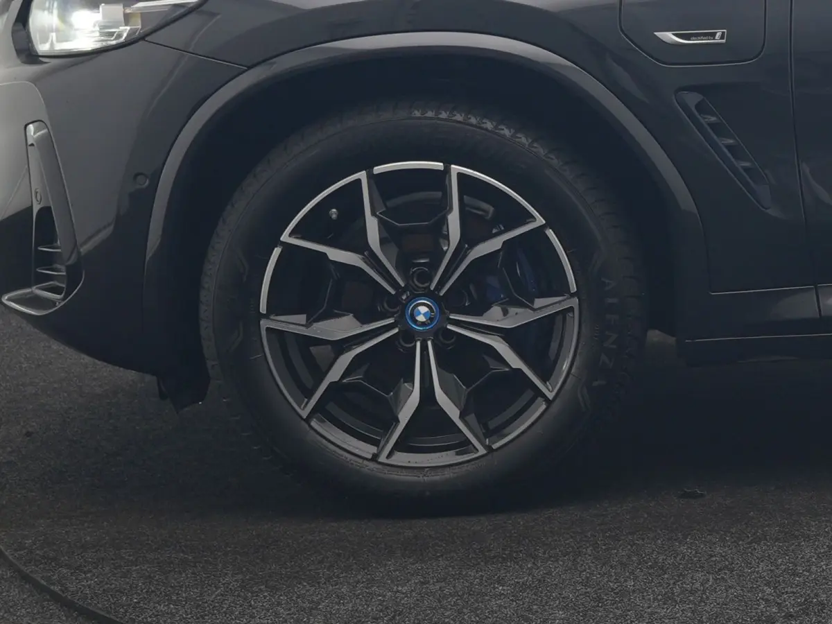 xDrive30e M Sport PHEV 293pk Dealer O.H | Trekhaak Af Fabriek | Camera | Cruise Control | Lederen Sportstoelen Verwarmd | Sfeerverlichting | Apple Carplay | Navigatie | Virtual | DAB | 19"L.