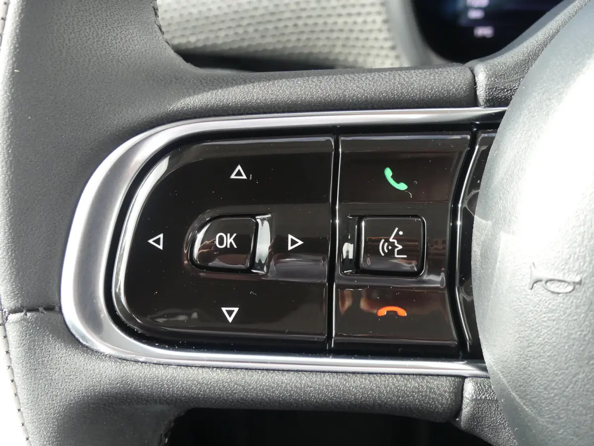 3+1 La Prima 42 kWh | ADAPTIVE CRUISE | DODEHOEKDETECTIE | CAMERA | STOELVERWARMING | PARKEERSENSOREN V+A | APPLE CARPLAY / ANDROID AUTO | NAVI | LMV 17" |