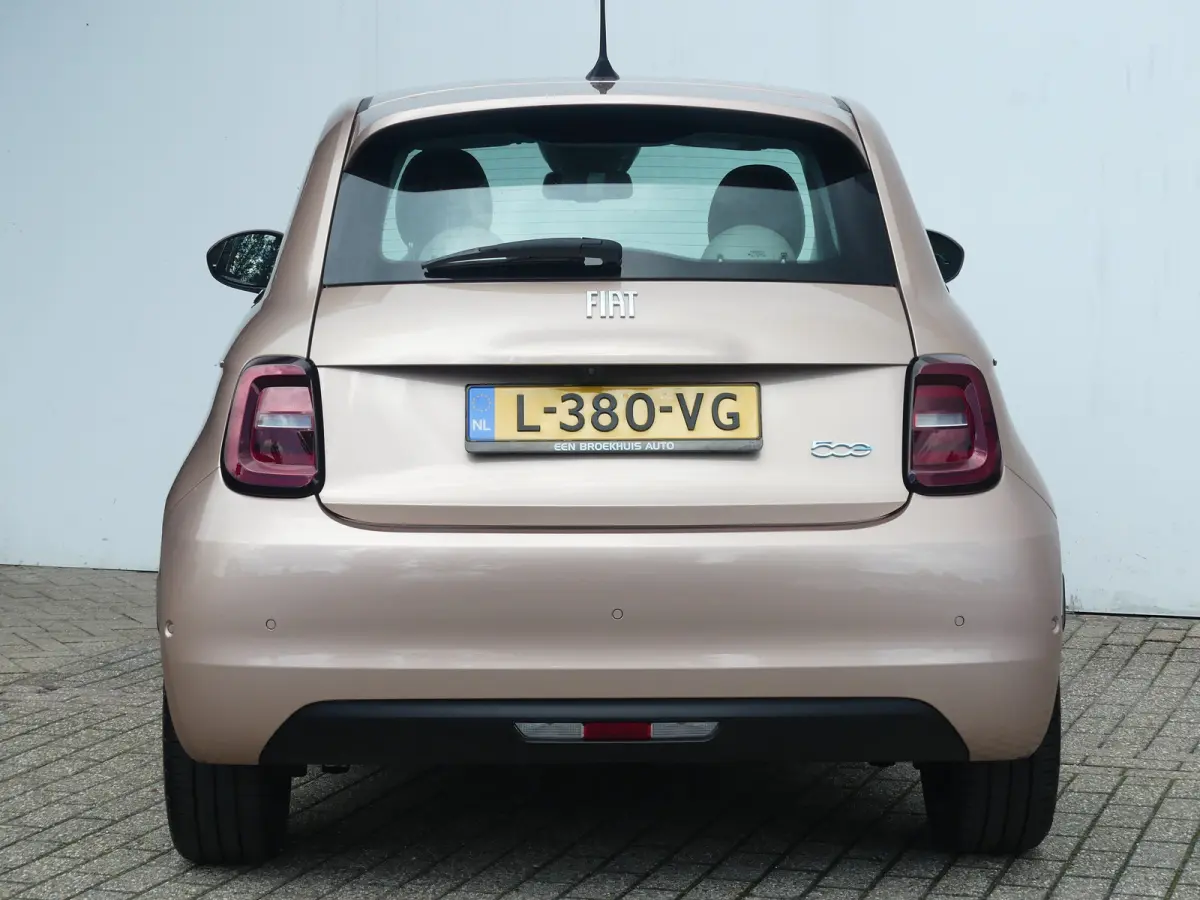 3+1 La Prima 42 kWh | ADAPTIVE CRUISE | DODEHOEKDETECTIE | CAMERA | STOELVERWARMING | PARKEERSENSOREN V+A | APPLE CARPLAY / ANDROID AUTO | NAVI | LMV 17" |