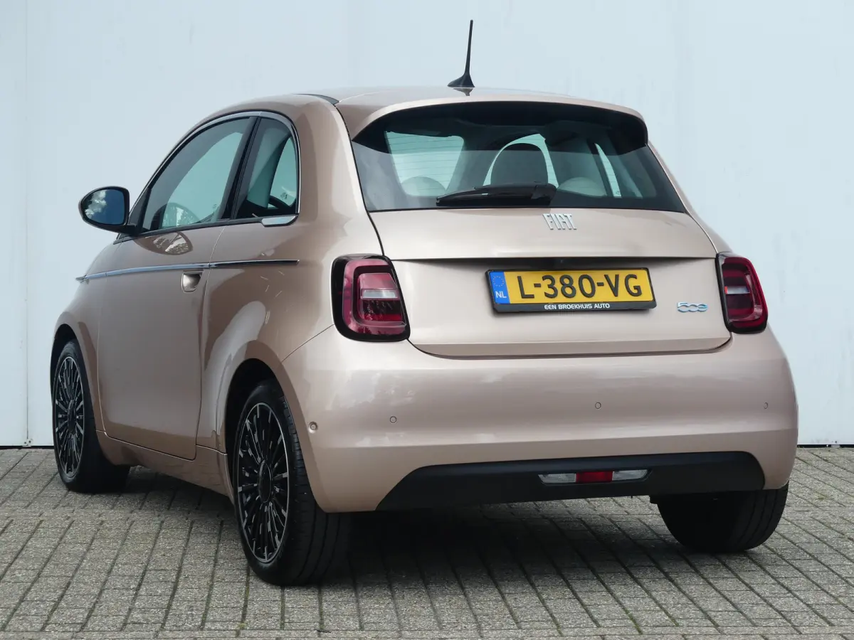 3+1 La Prima 42 kWh | ADAPTIVE CRUISE | DODEHOEKDETECTIE | CAMERA | STOELVERWARMING | PARKEERSENSOREN V+A | APPLE CARPLAY / ANDROID AUTO | NAVI | LMV 17" |
