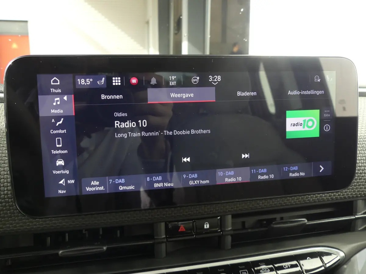 3+1 La Prima 42 kWh | ADAPTIVE CRUISE | DODEHOEKDETECTIE | CAMERA | STOELVERWARMING | PARKEERSENSOREN V+A | APPLE CARPLAY / ANDROID AUTO | NAVI | LMV 17" |