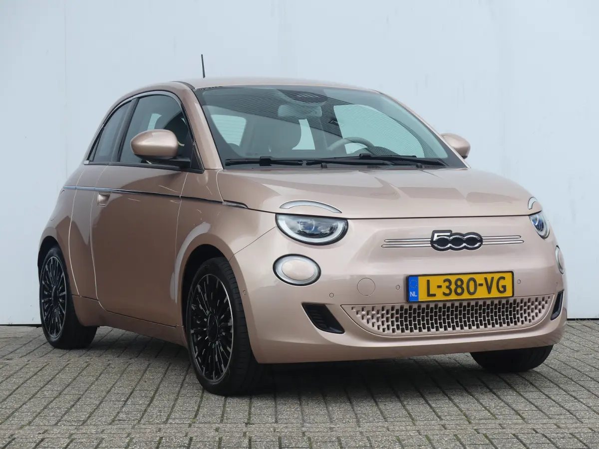 3+1 La Prima 42 kWh | ADAPTIVE CRUISE | DODEHOEKDETECTIE | CAMERA | STOELVERWARMING | PARKEERSENSOREN V+A | APPLE CARPLAY / ANDROID AUTO | NAVI | LMV 17" |