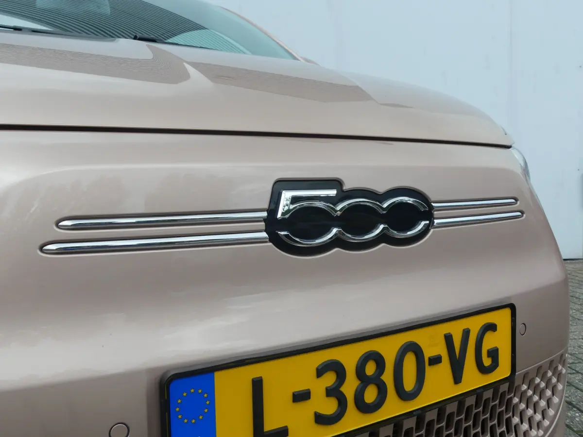 3+1 La Prima 42 kWh | ADAPTIVE CRUISE | DODEHOEKDETECTIE | CAMERA | STOELVERWARMING | PARKEERSENSOREN V+A | APPLE CARPLAY / ANDROID AUTO | NAVI | LMV 17" |