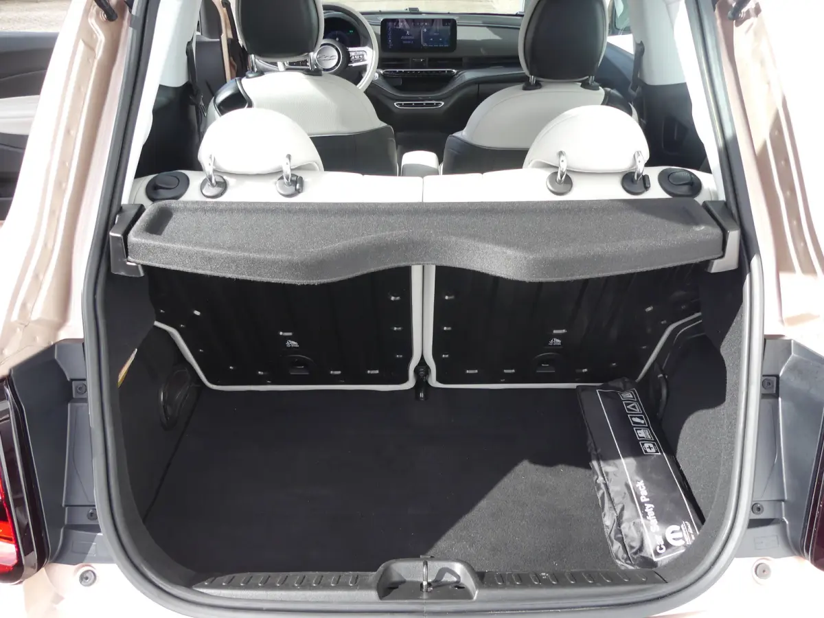 3+1 La Prima 42 kWh | ADAPTIVE CRUISE | DODEHOEKDETECTIE | CAMERA | STOELVERWARMING | PARKEERSENSOREN V+A | APPLE CARPLAY / ANDROID AUTO | NAVI | LMV 17" |