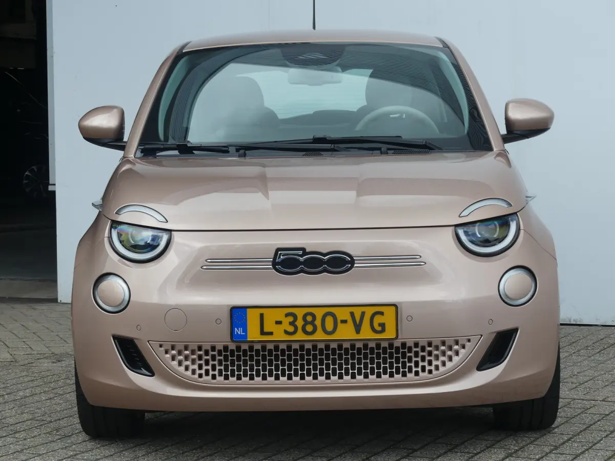 3+1 La Prima 42 kWh | ADAPTIVE CRUISE | DODEHOEKDETECTIE | CAMERA | STOELVERWARMING | PARKEERSENSOREN V+A | APPLE CARPLAY / ANDROID AUTO | NAVI | LMV 17" |