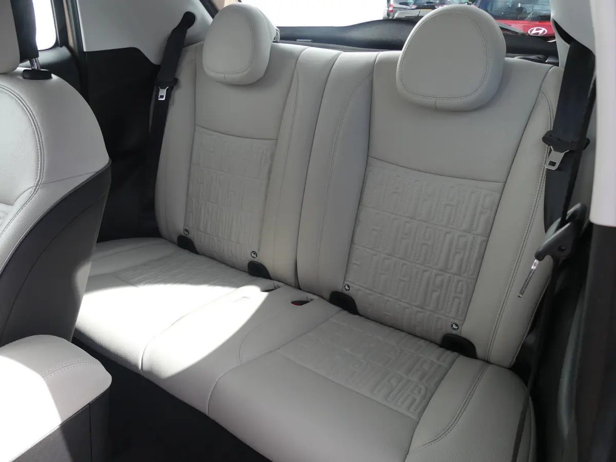 3+1 La Prima 42 kWh | ADAPTIVE CRUISE | DODEHOEKDETECTIE | CAMERA | STOELVERWARMING | PARKEERSENSOREN V+A | APPLE CARPLAY / ANDROID AUTO | NAVI | LMV 17" |