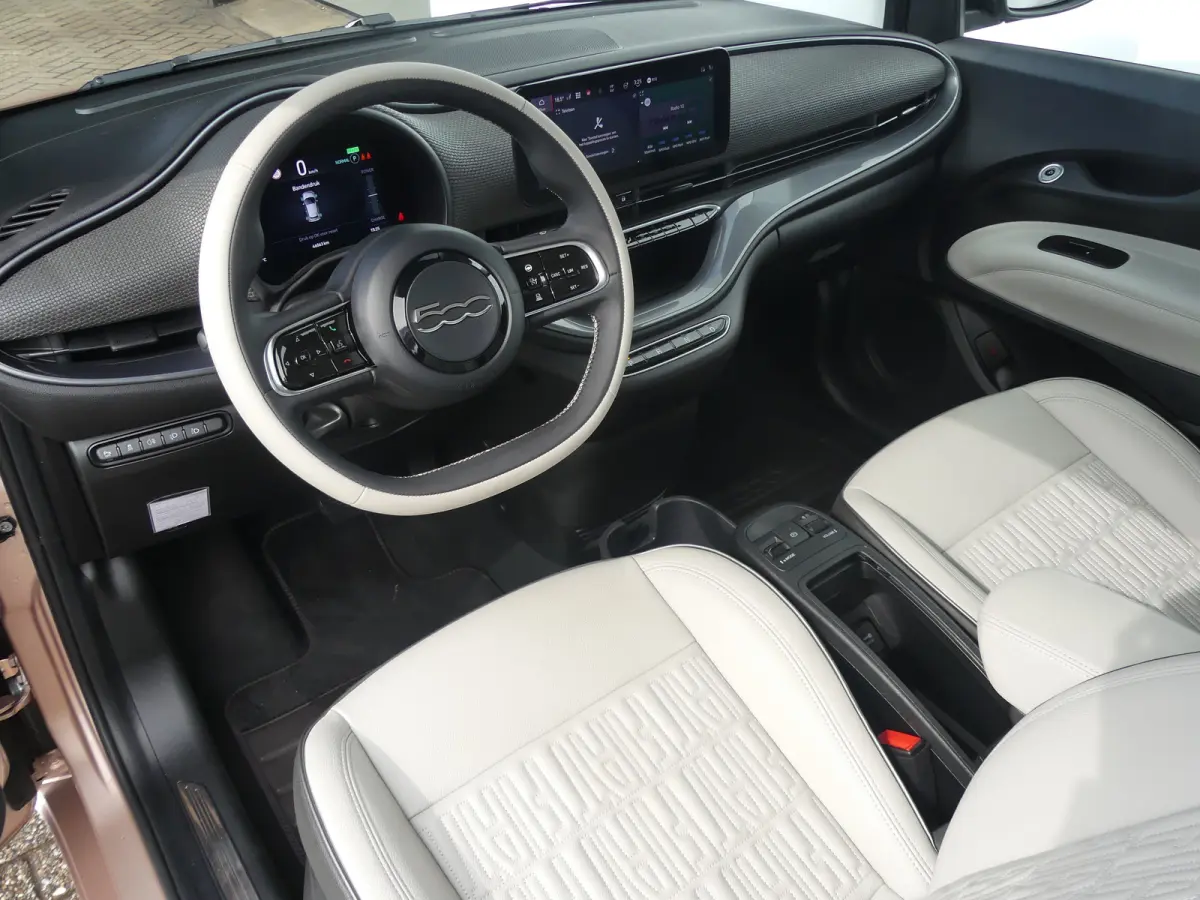 3+1 La Prima 42 kWh | ADAPTIVE CRUISE | DODEHOEKDETECTIE | CAMERA | STOELVERWARMING | PARKEERSENSOREN V+A | APPLE CARPLAY / ANDROID AUTO | NAVI | LMV 17" |