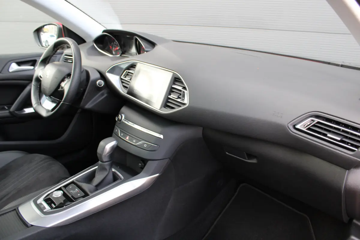 1.2 PureTech Blue Lease Premium | Automaat | Navigatie | Alcantara | 18 Inch | Full LED | 1e Eigenaar | All season |
