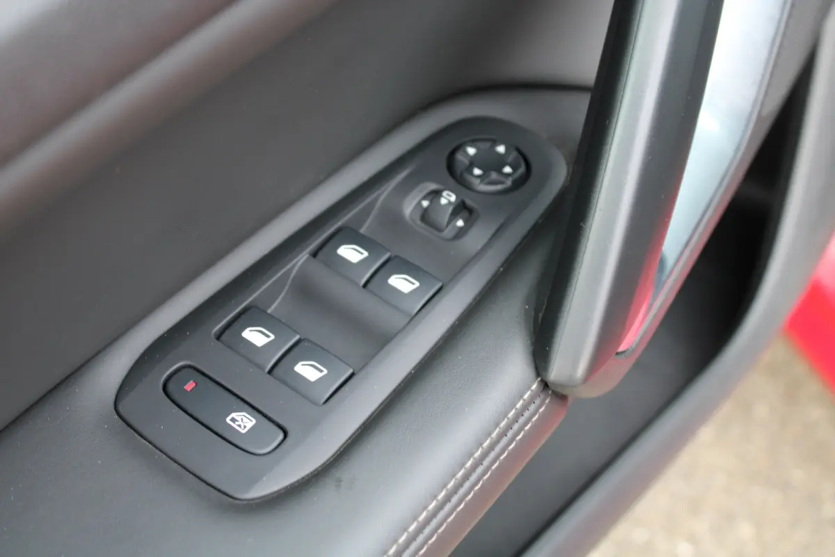 1.2 PureTech Blue Lease Premium | Automaat | Navigatie | Alcantara | 18 Inch | Full LED | 1e Eigenaar | All season |