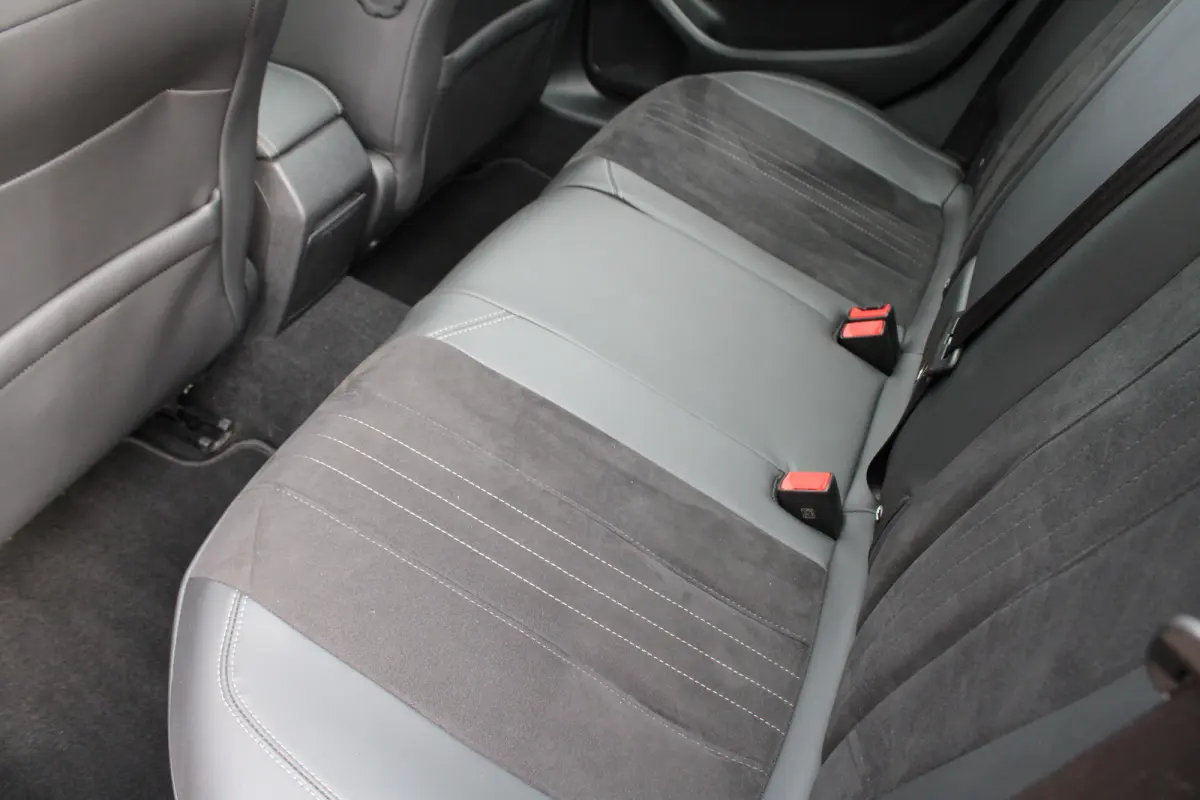 1.2 PureTech Blue Lease Premium | Automaat | Navigatie | Alcantara | 18 Inch | Full LED | 1e Eigenaar | All season |