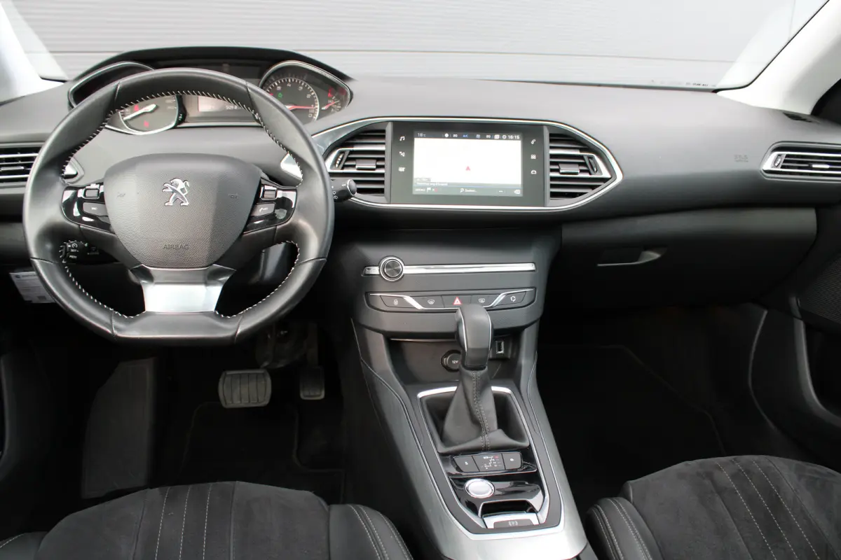 1.2 PureTech Blue Lease Premium | Automaat | Navigatie | Alcantara | 18 Inch | Full LED | 1e Eigenaar | All season |