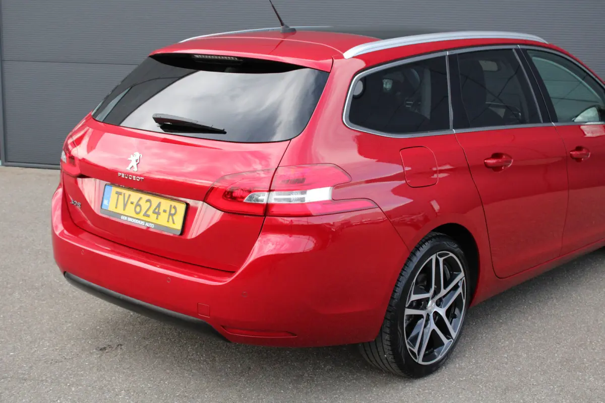 1.2 PureTech Blue Lease Premium | Automaat | Navigatie | Alcantara | 18 Inch | Full LED | 1e Eigenaar | All season |