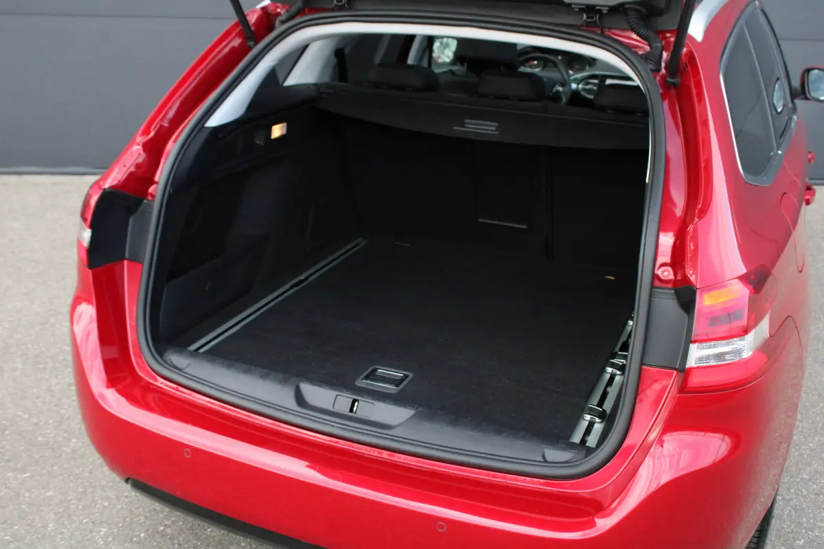 1.2 PureTech Blue Lease Premium | Automaat | Navigatie | Alcantara | 18 Inch | Full LED | 1e Eigenaar | All season |