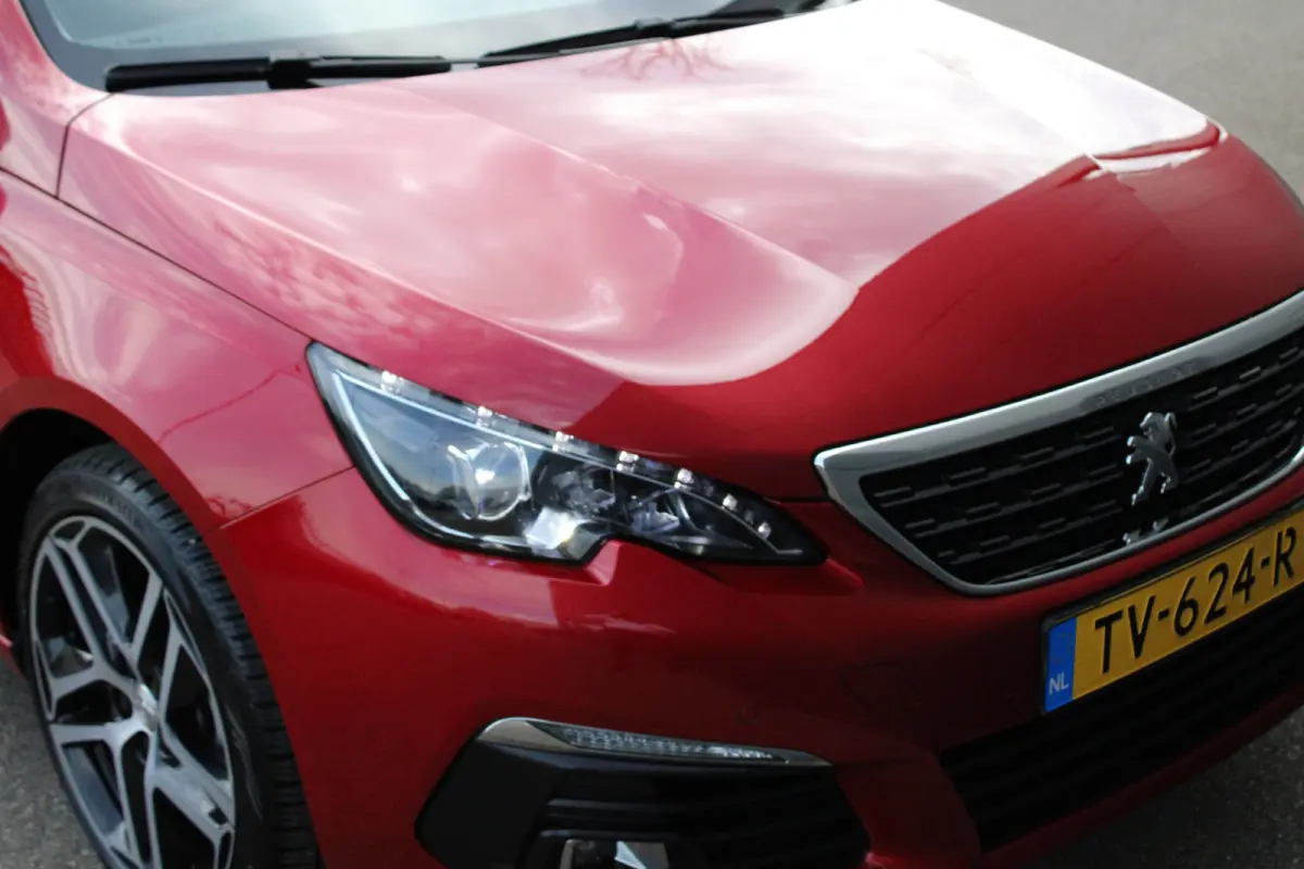 1.2 PureTech Blue Lease Premium | Automaat | Navigatie | Alcantara | 18 Inch | Full LED | 1e Eigenaar | All season |