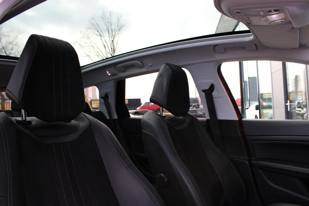 1.2 PureTech Blue Lease Premium | Automaat | Navigatie | Alcantara | 18 Inch | Full LED | 1e Eigenaar | All season |