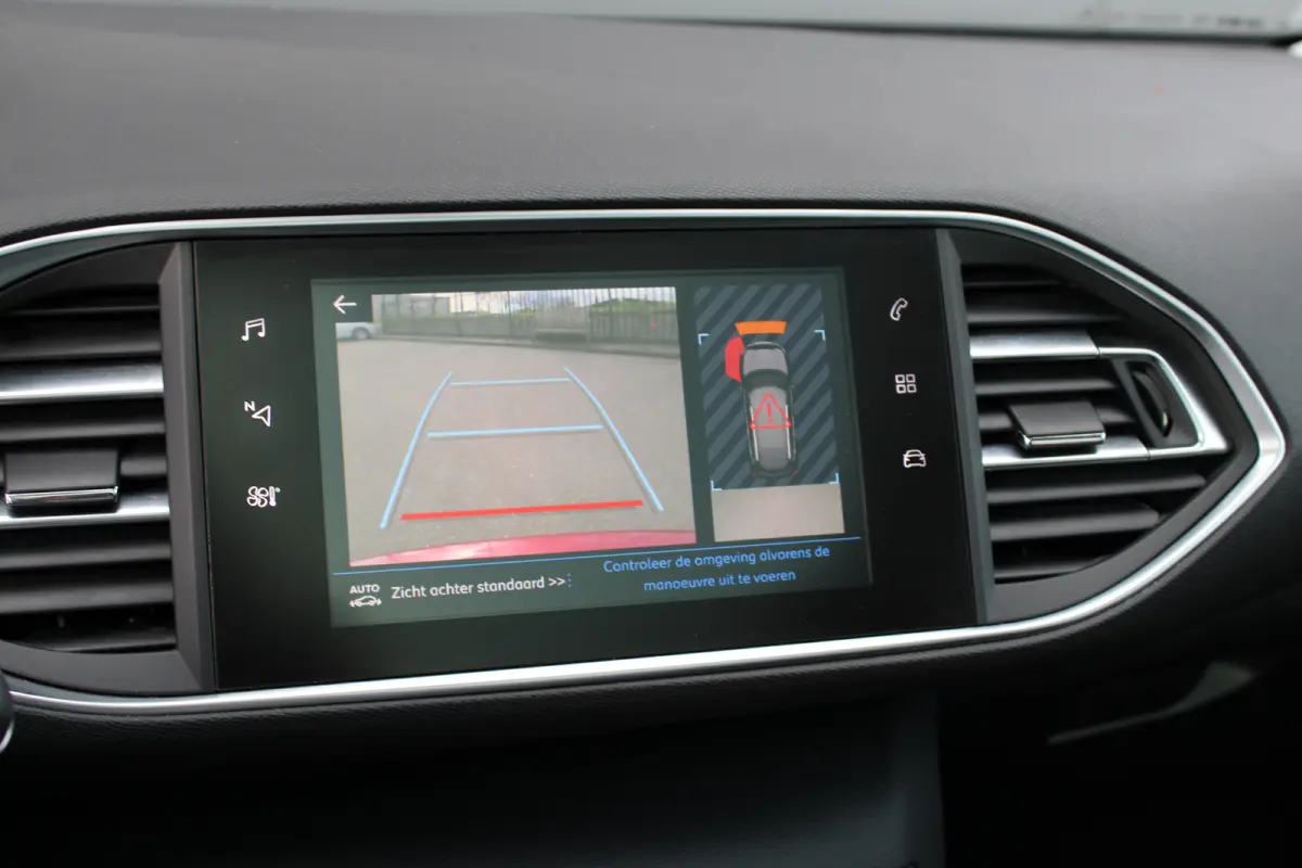 1.2 PureTech Blue Lease Premium | Automaat | Navigatie | Alcantara | 18 Inch | Full LED | 1e Eigenaar | All season |