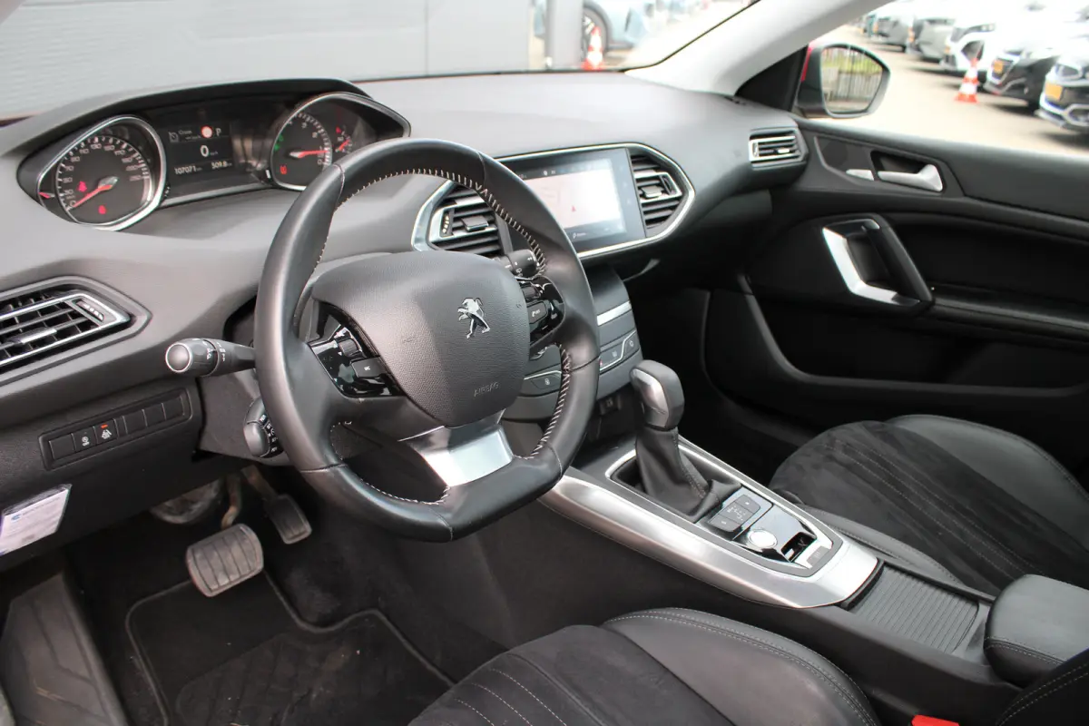 1.2 PureTech Blue Lease Premium | Automaat | Navigatie | Alcantara | 18 Inch | Full LED | 1e Eigenaar | All season |