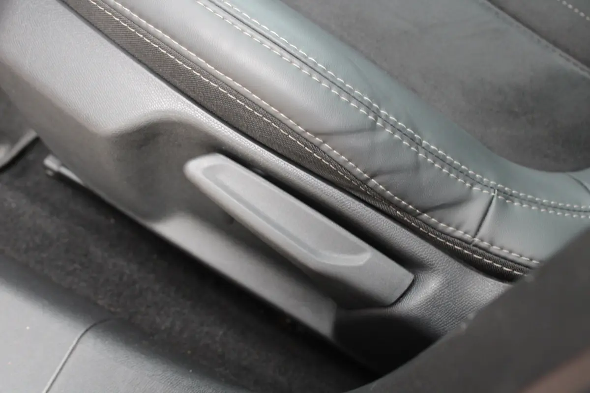 1.2 PureTech Blue Lease Premium | Automaat | Navigatie | Alcantara | 18 Inch | Full LED | 1e Eigenaar | All season |