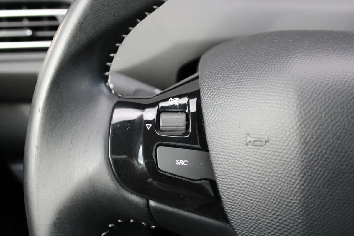 1.2 PureTech Blue Lease Premium | Automaat | Navigatie | Alcantara | 18 Inch | Full LED | 1e Eigenaar | All season |